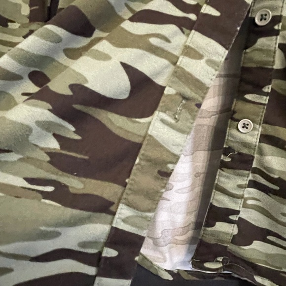 Stretch-Fitting Camo shirt. - Picture 2 of 3